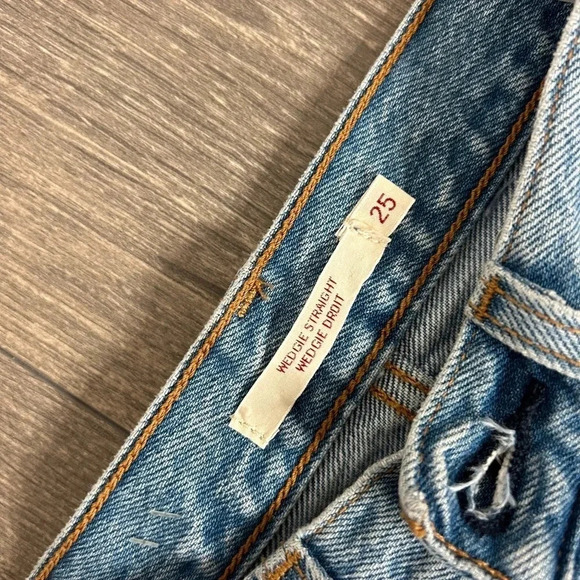 LEVI’s Wedgie Straight Fit Jeans Authentically Yours Medium Wash High Rise Denim - Picture 11 of 15